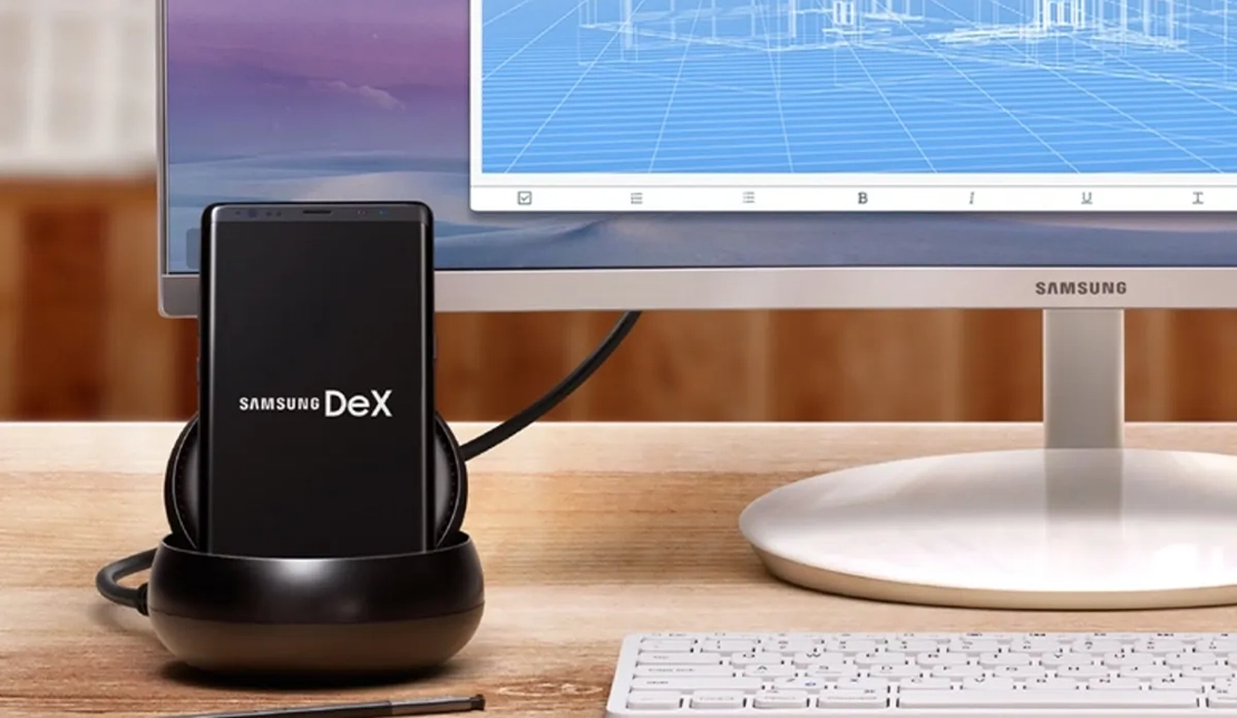 نمایش فناوری Samsung DeX روی گوشی متصل شده به سیستم