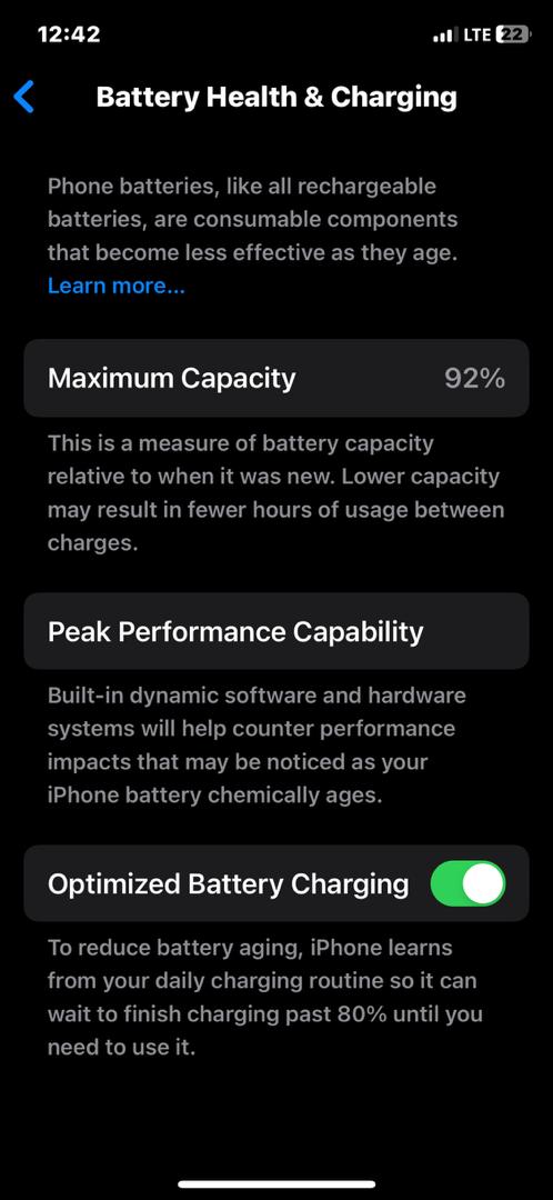 تصویر صفحه Battery Health & Charging در آیفون