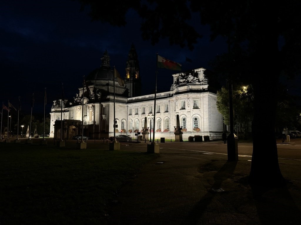 نمونه تصویر دوربین اصلی آیفون 15 پرو مکس در شب